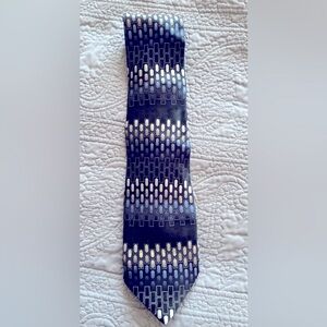 Kilburne and Finch patterned tie. Vintage good condition